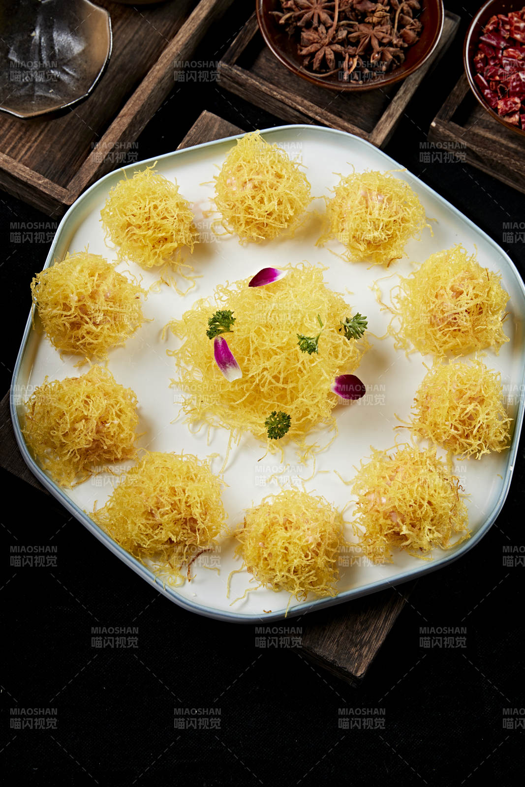 炸金丝大虾球图片