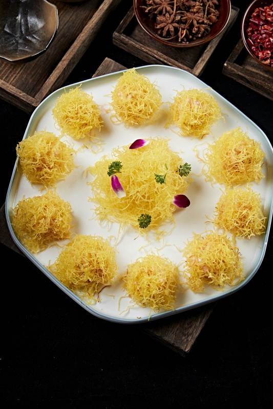 炸金丝大虾球图片