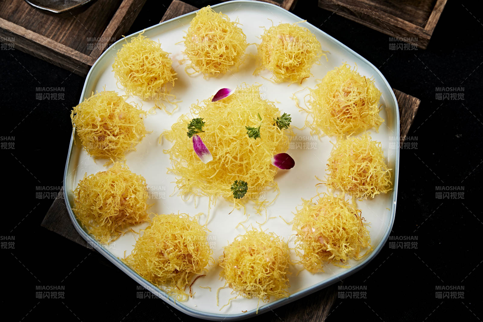 炸金丝大虾球图片