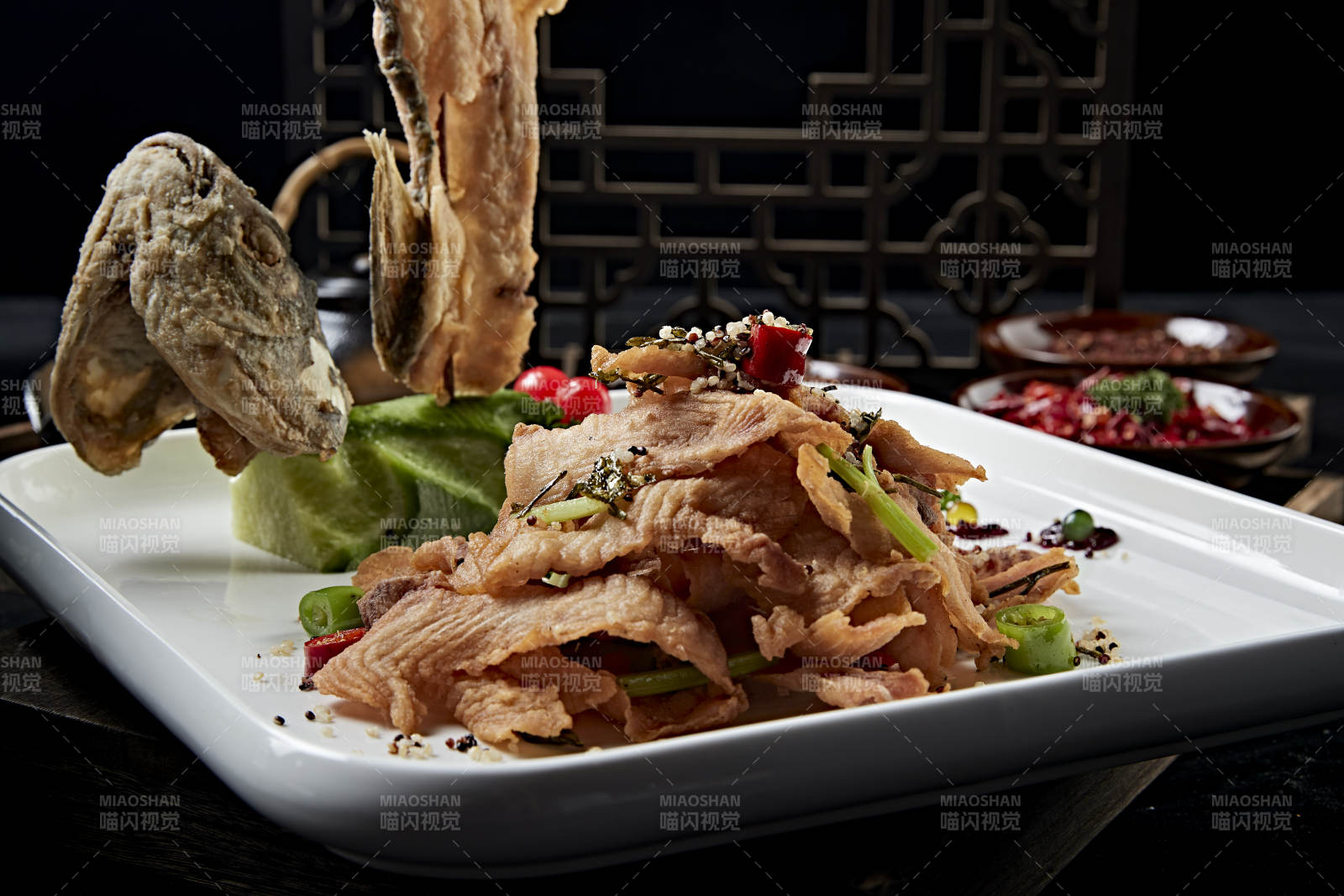 椒麻香辣干炸野生草鱼片图片