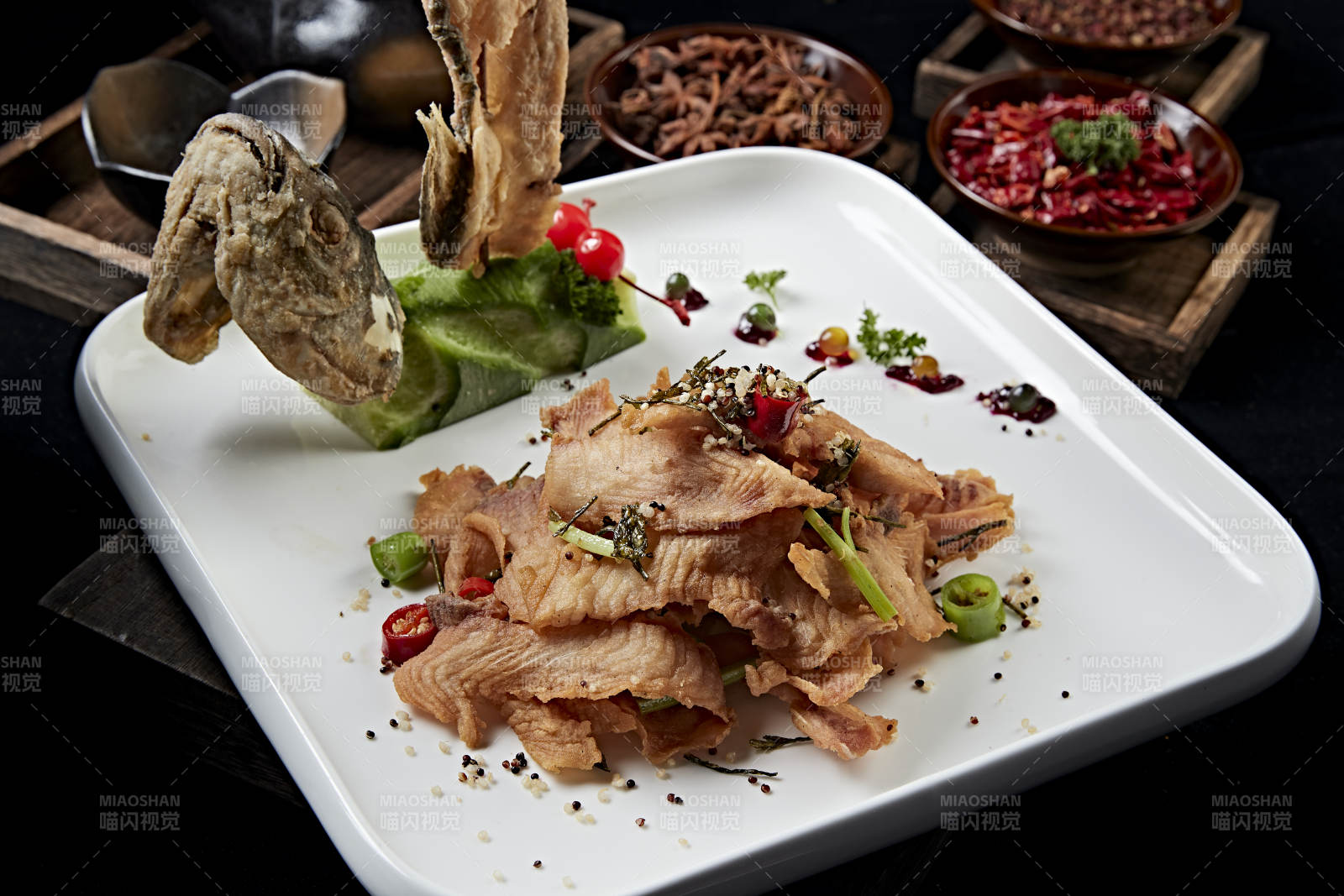 椒麻香辣干炸野生草鱼片图片