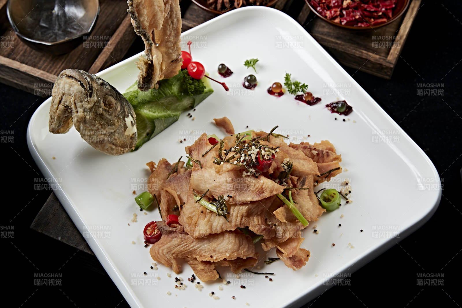 椒麻香辣干炸野生草鱼片图片