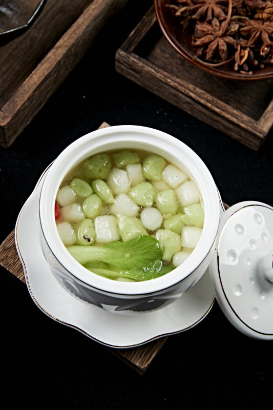 鲜汤炖草鱼肉丸图片