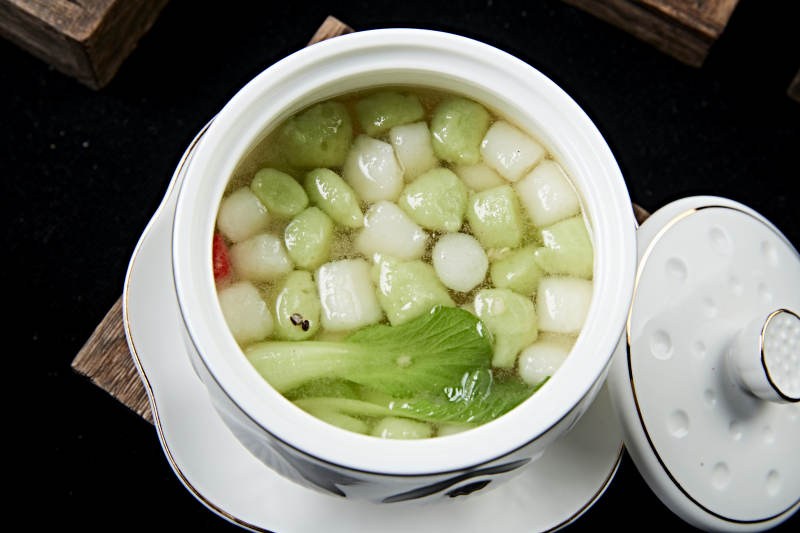 鲜汤炖草鱼肉丸图片