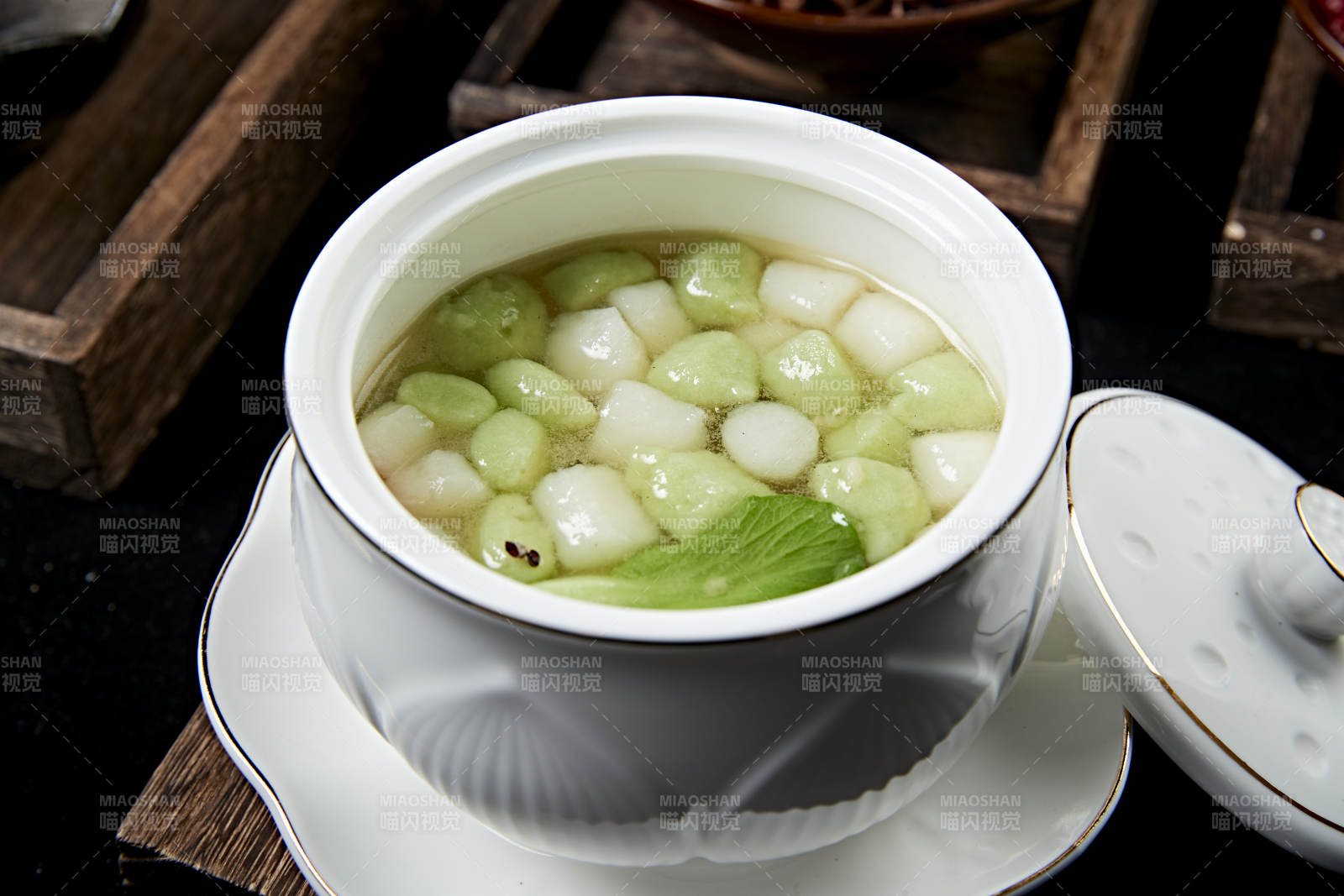 鲜汤炖草鱼肉丸图片