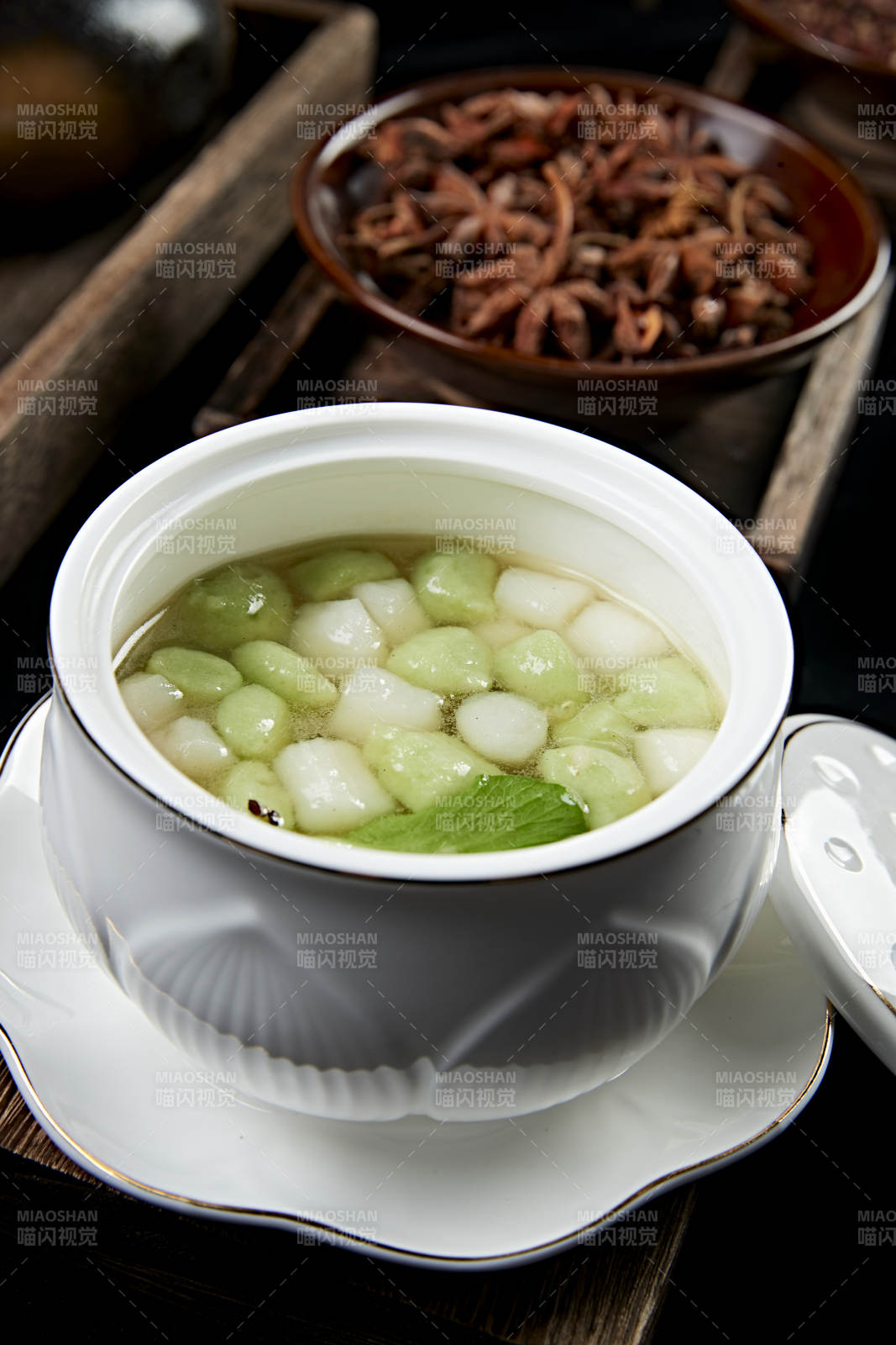 鲜汤炖草鱼肉丸图片