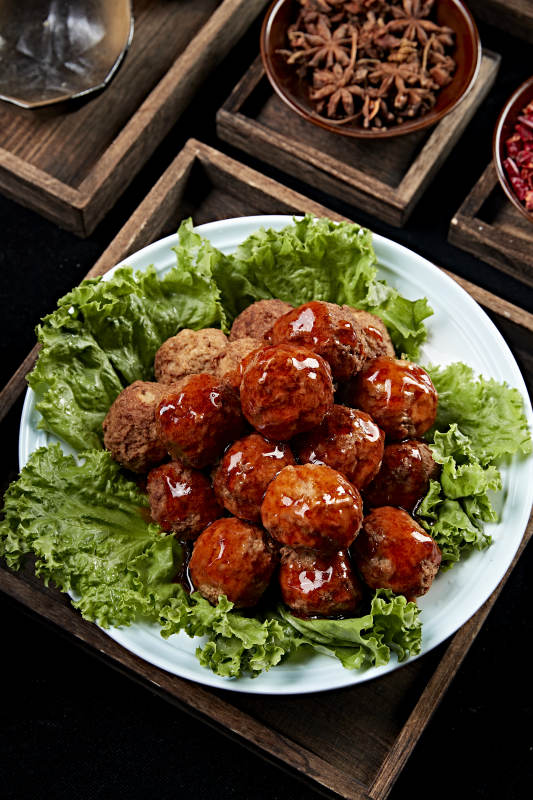 家常红烧炸丸子图片