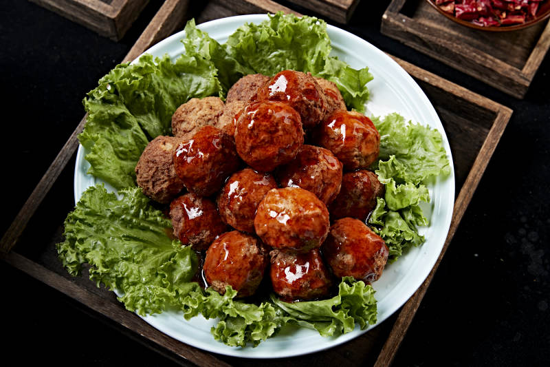 家常红烧炸丸子图片