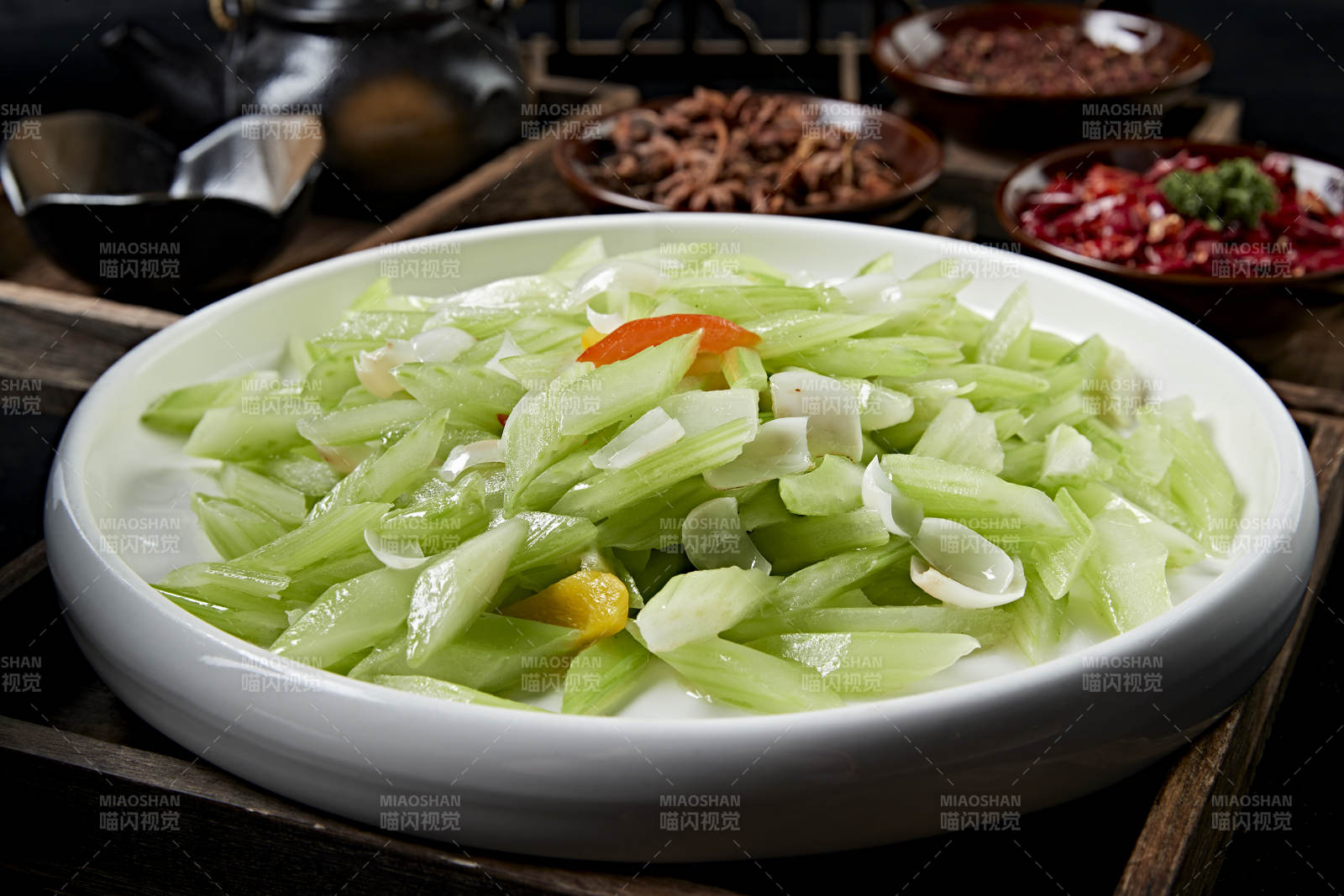 西芹炒百合图片