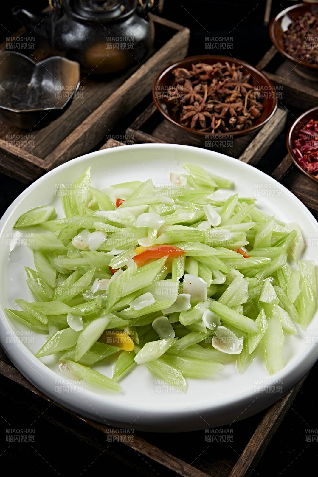 西芹炒百合图片