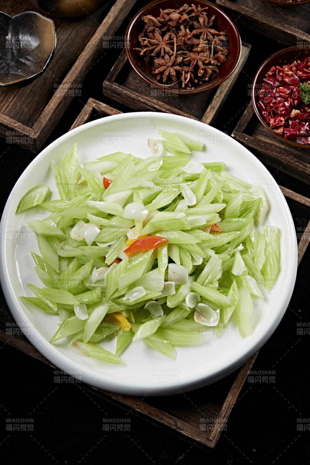 西芹炒百合图片