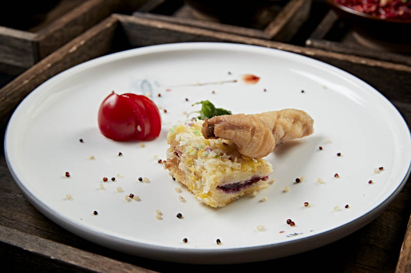 蓝莓果酱派配油炸鱼肉卷图片