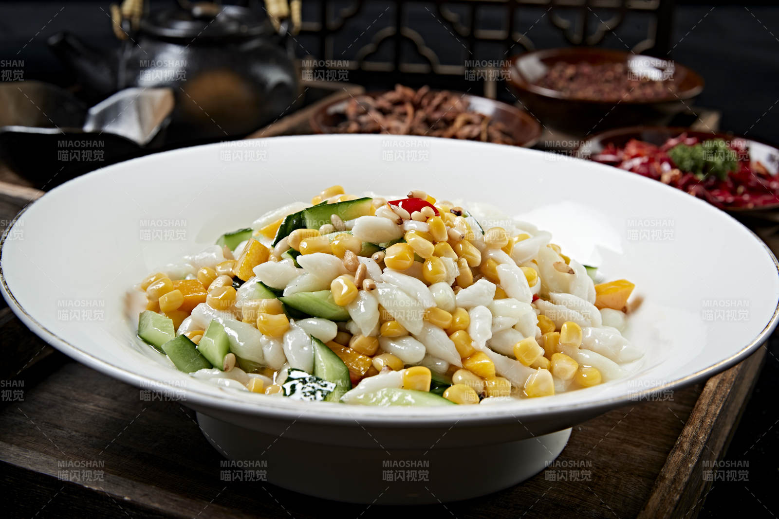 松仁玉米炒鱼粒图片