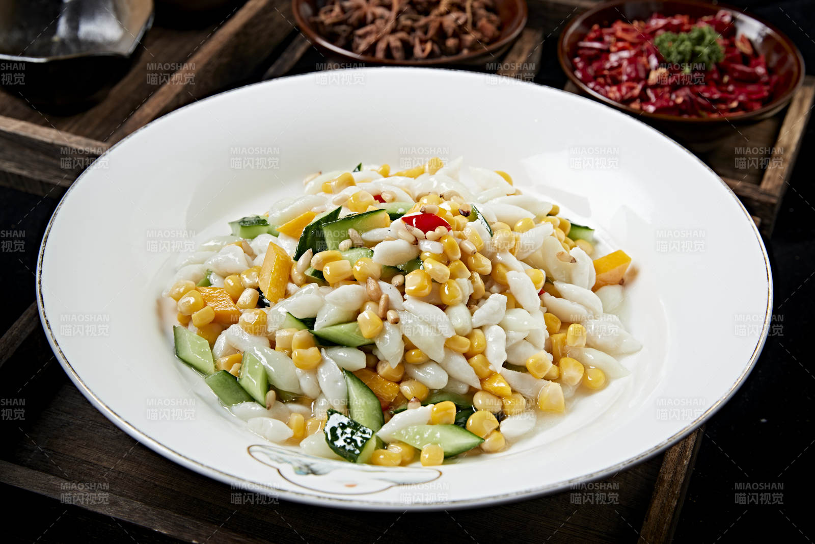 松仁玉米炒鱼粒图片