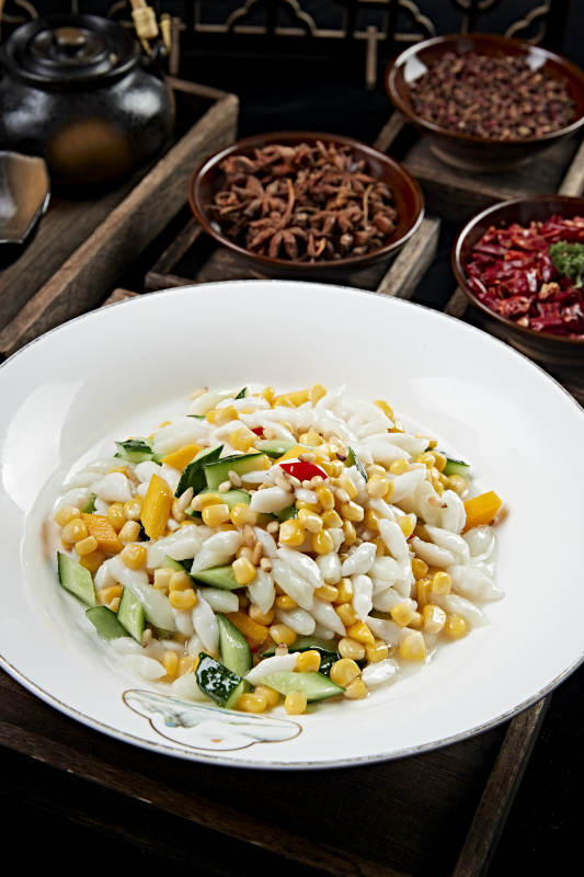 松仁玉米炒鱼粒图片