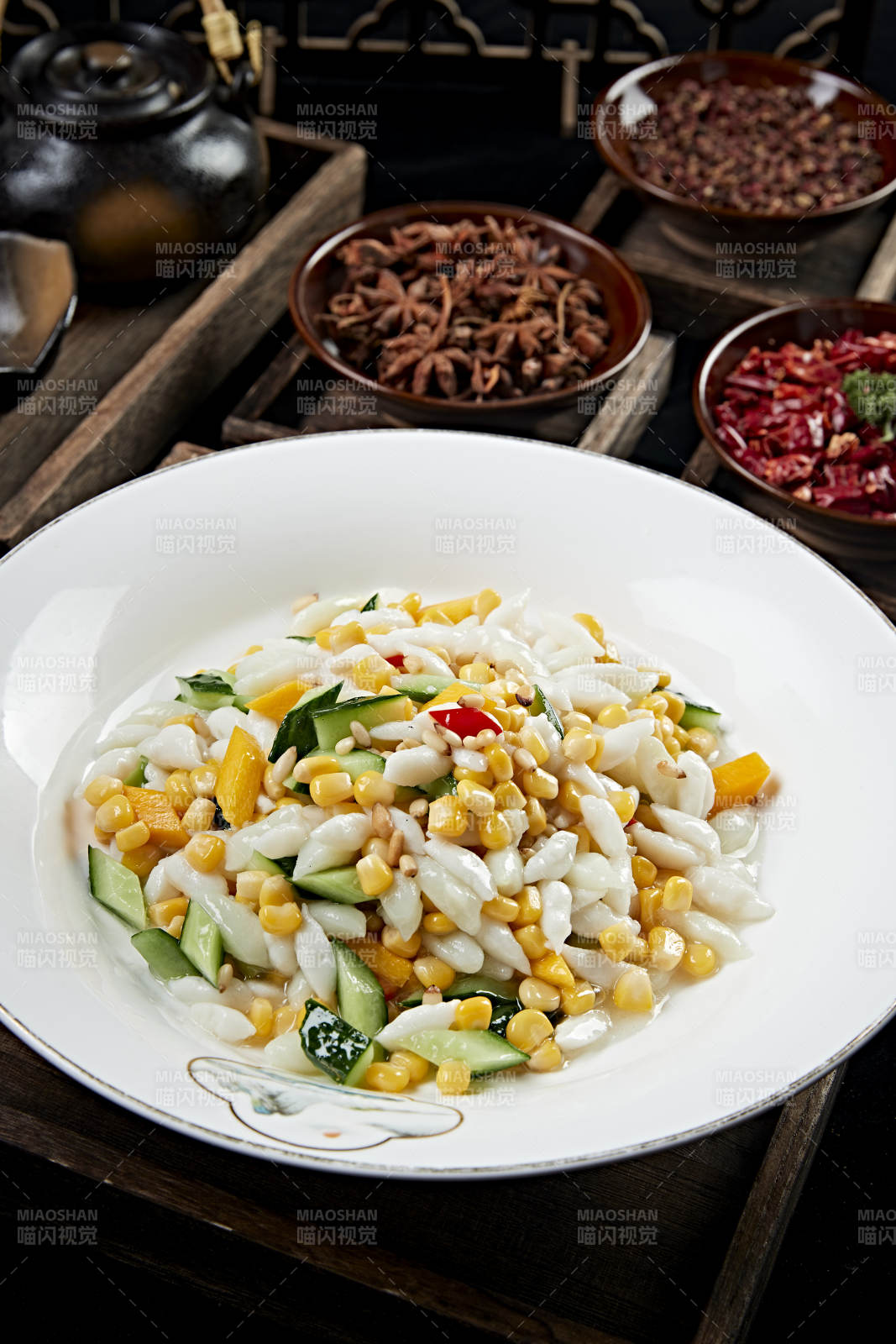 松仁玉米炒鱼粒图片