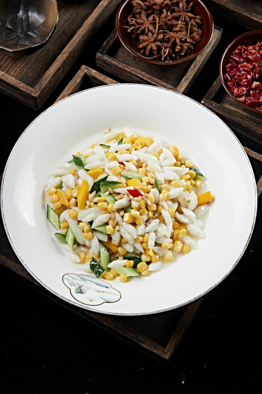 松仁玉米炒鱼粒图片