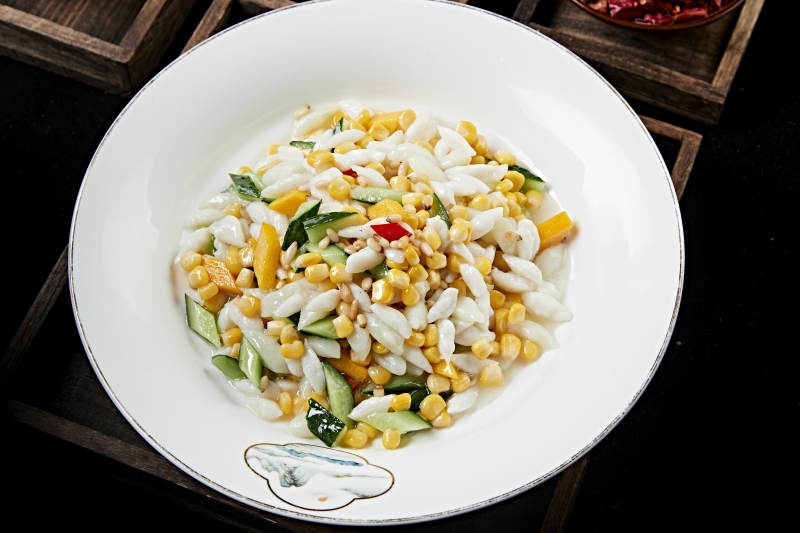 松仁玉米炒鱼粒图片