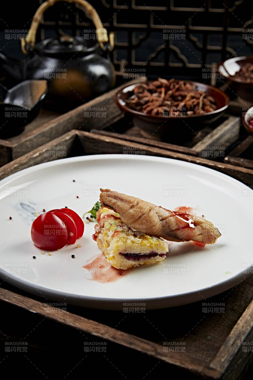 蓝莓果酱派配油炸鱼肉卷图片