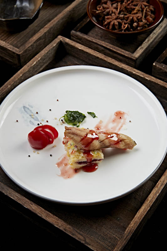 蓝莓果酱派配油炸鱼肉卷图片