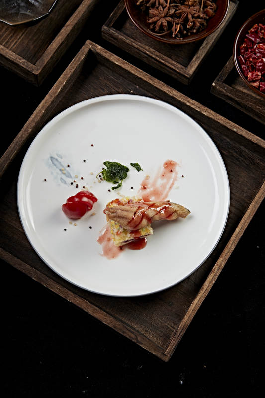 蓝莓果酱派配油炸鱼肉卷图片