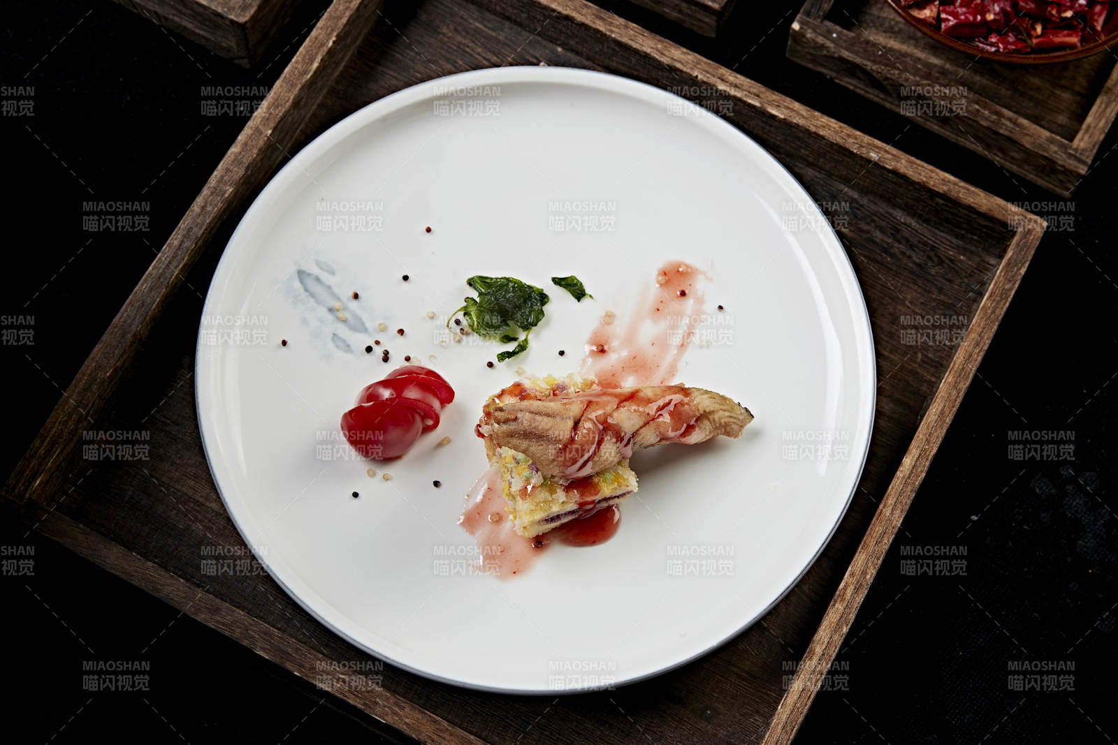 蓝莓果酱派配油炸鱼肉卷图片