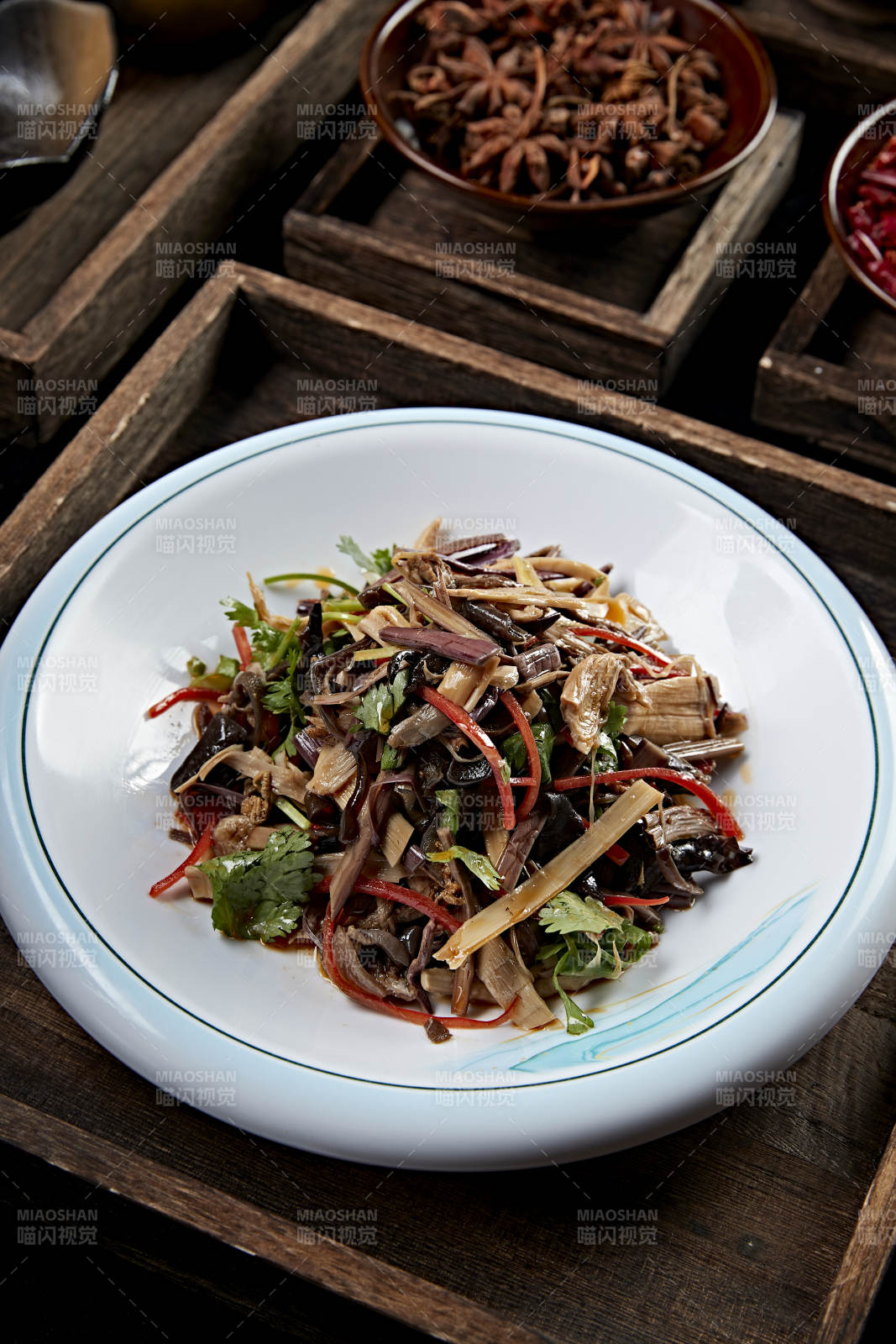 凉拌木耳黄花菜香菜彩椒丝图片