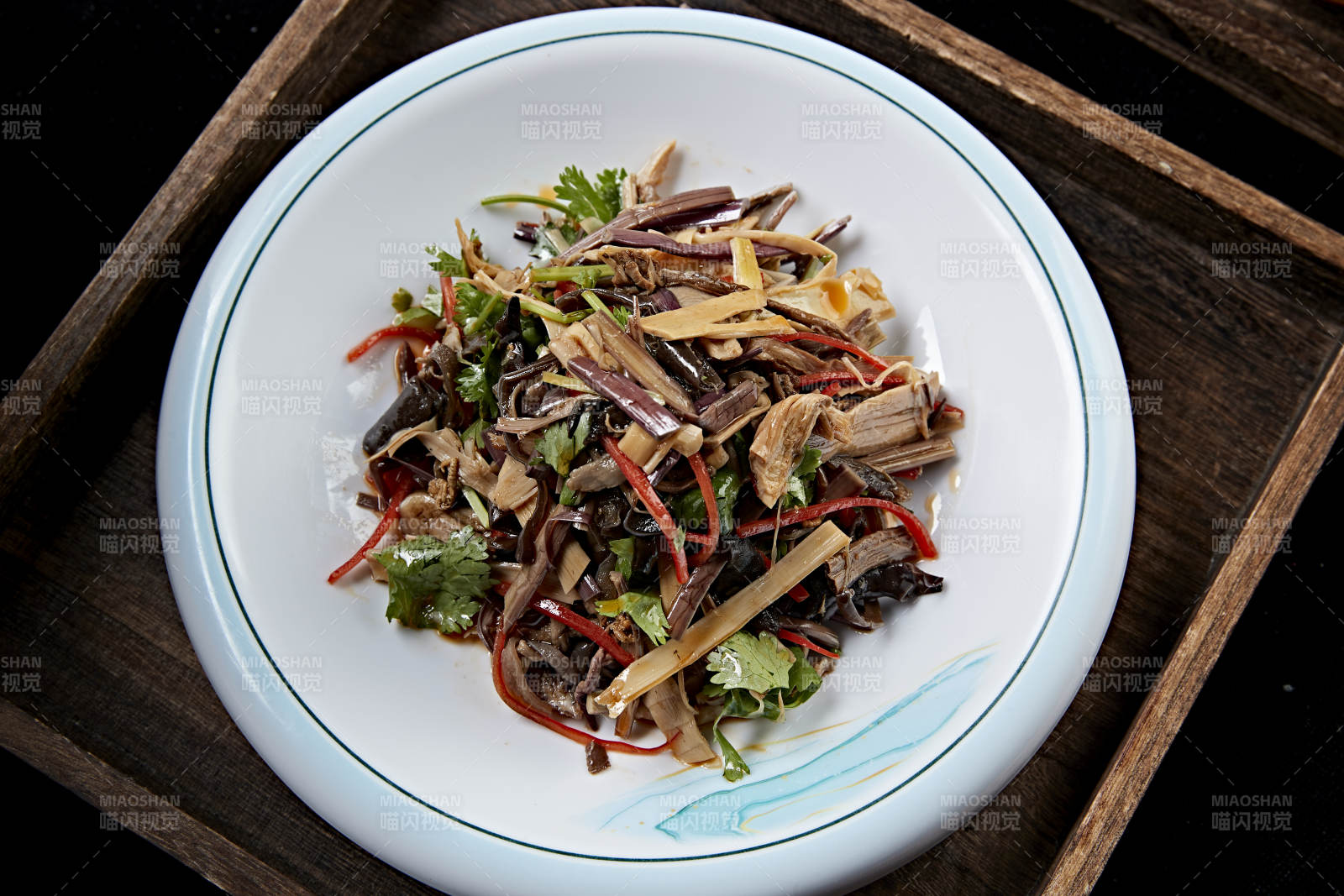 凉拌木耳黄花菜香菜彩椒丝图片