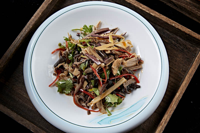 凉拌木耳黄花菜香菜彩椒丝图片