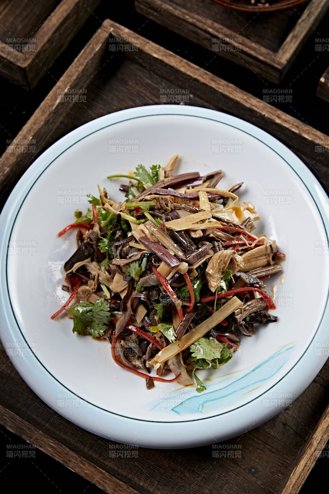 凉拌木耳黄花菜香菜彩椒丝图片