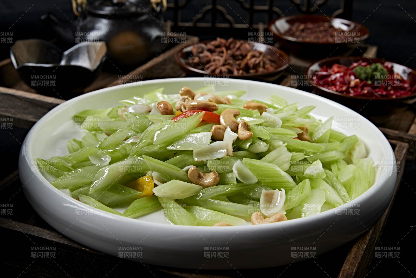 腰果百合烩西芹图片