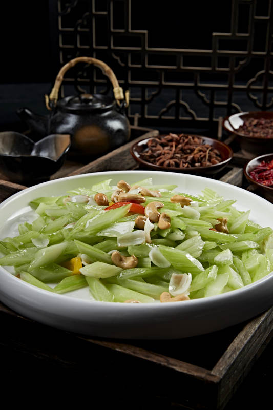 腰果百合烩西芹图片