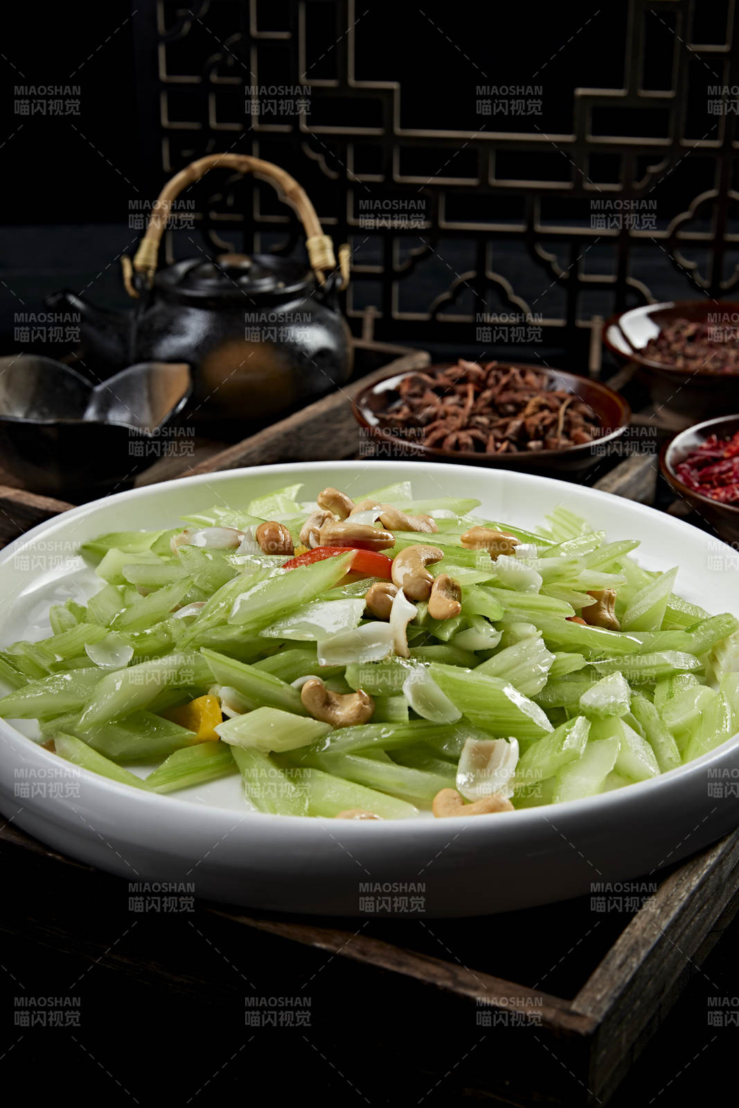 腰果百合烩西芹图片