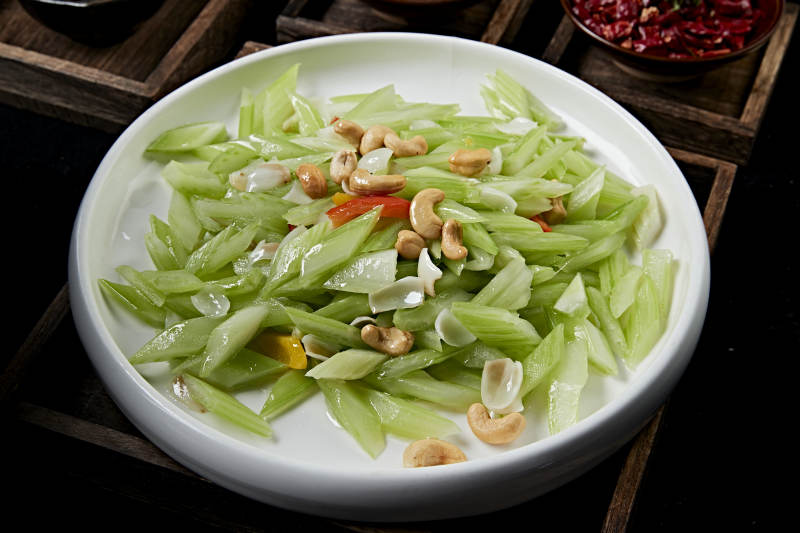 腰果百合烩西芹图片