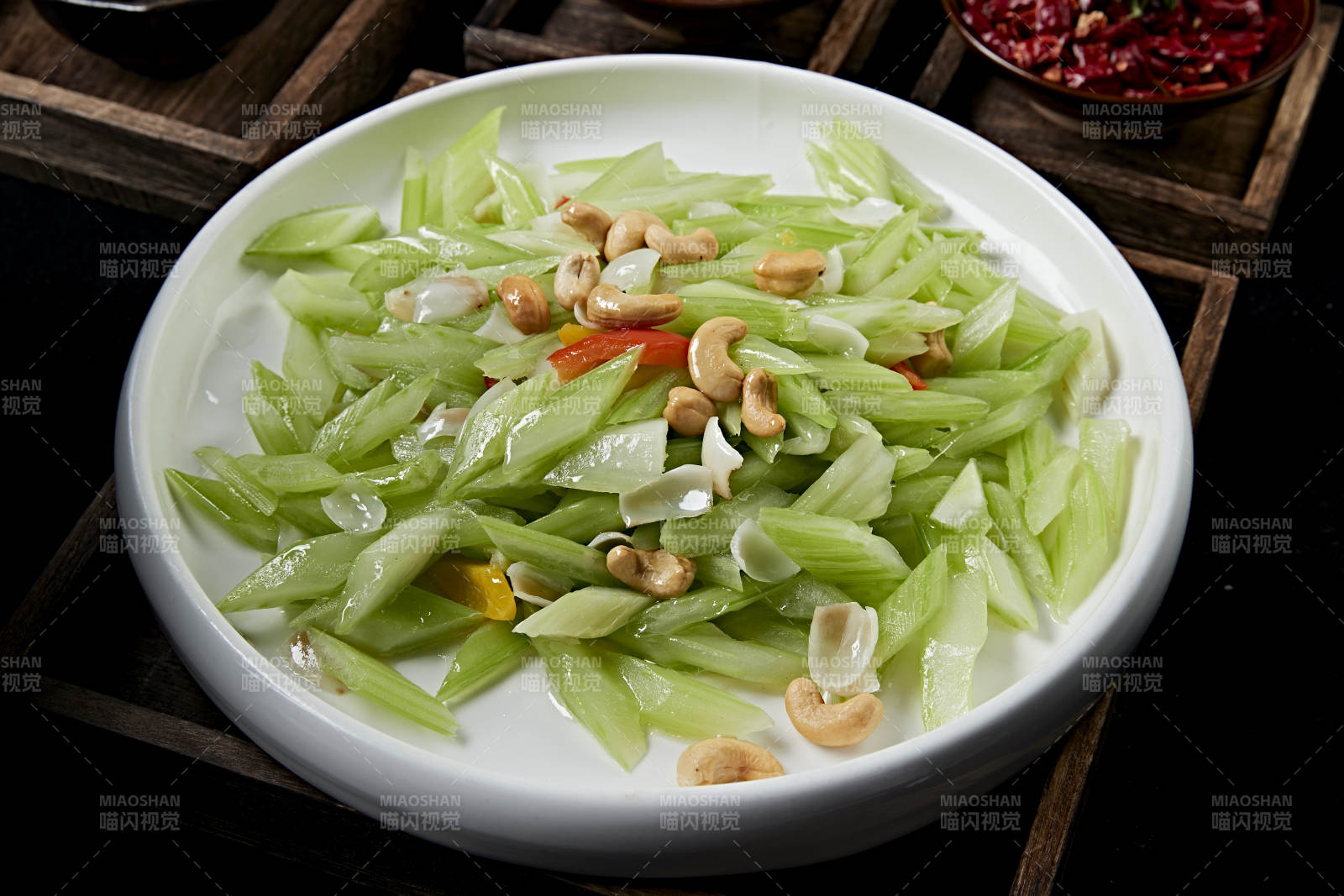 腰果百合烩西芹图片