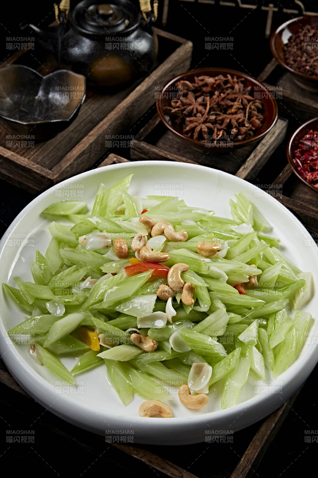腰果百合烩西芹图片