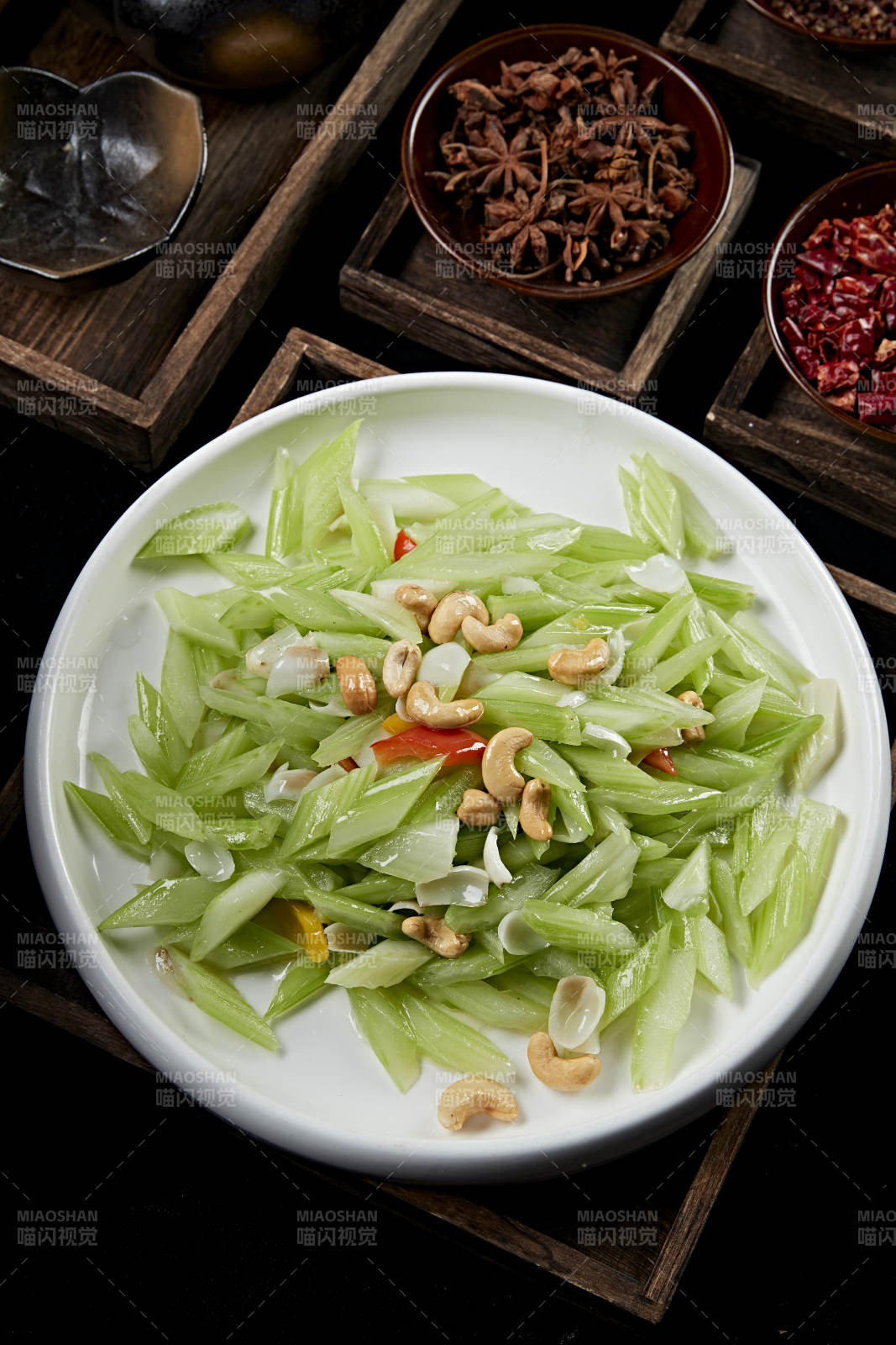 腰果百合烩西芹图片