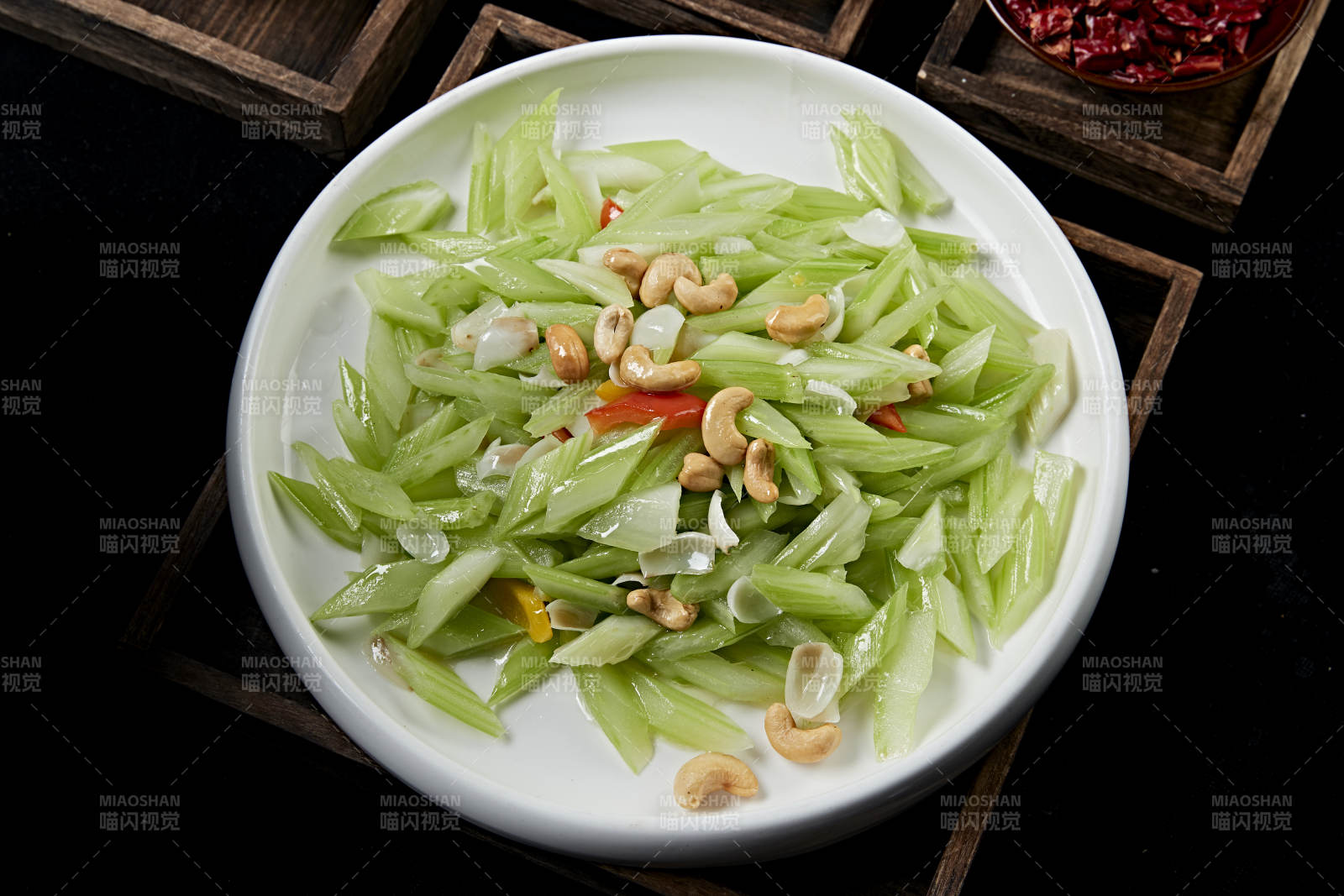 腰果百合烩西芹图片