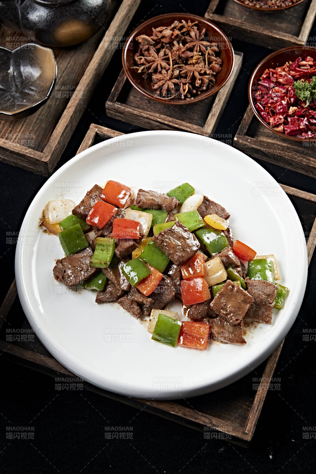 彩椒黑椒爆炒牛仔肉图片