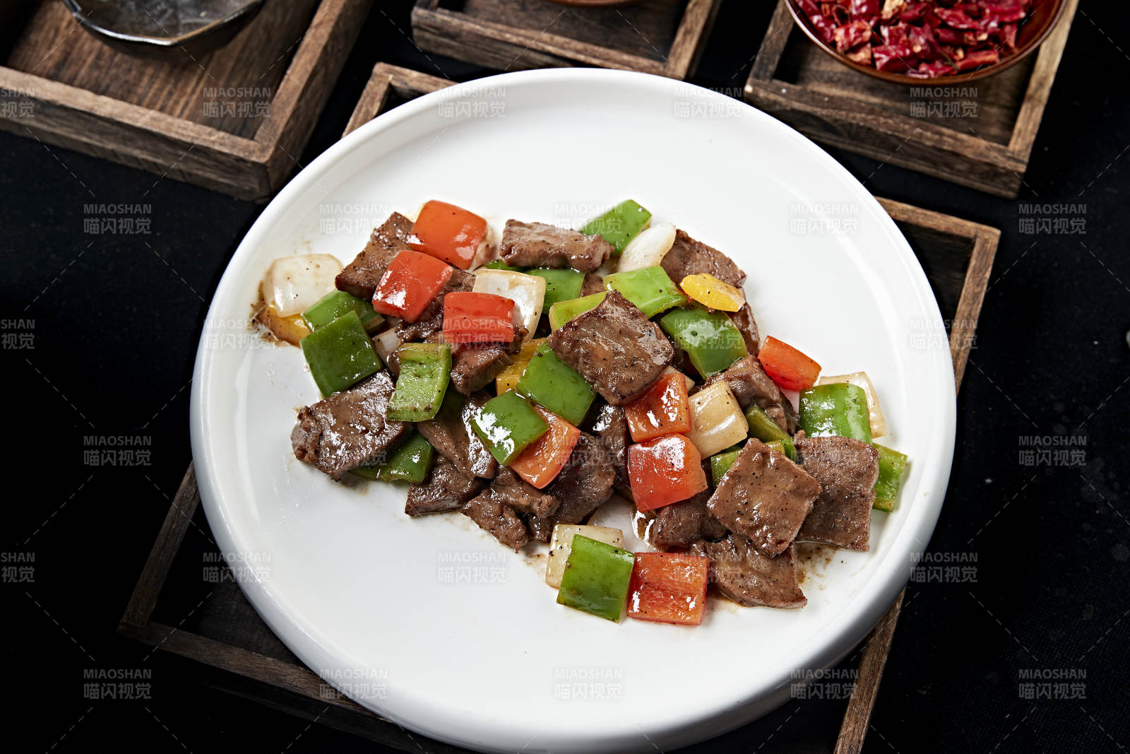 彩椒黑椒爆炒牛仔肉图片