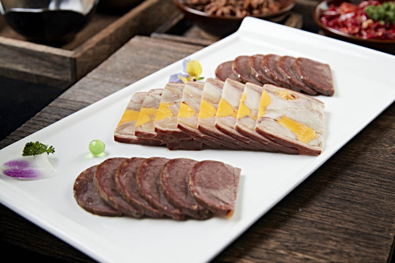 卤味拼盘压牛腱切片咸蛋黄压肘花图片