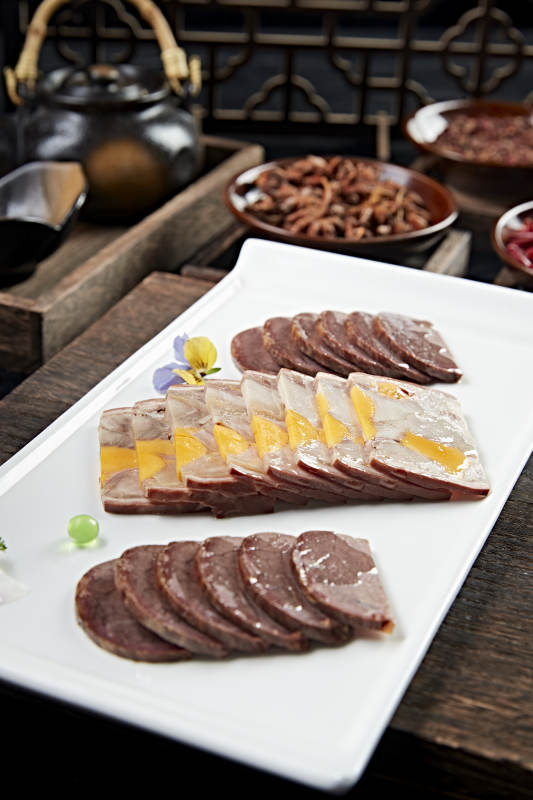 卤味拼盘压牛腱切片咸蛋黄压肘花图片