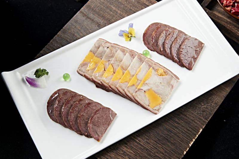 卤味拼盘压牛腱切片咸蛋黄压肘花图片