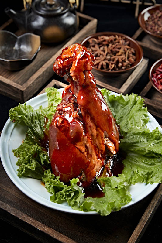 婚宴菜浇汁红焖肘子图片