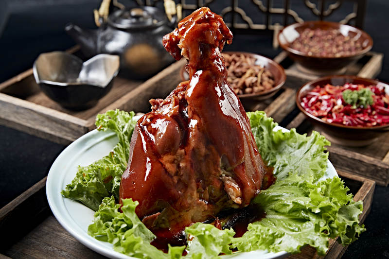 婚宴菜浇汁红焖肘子图片