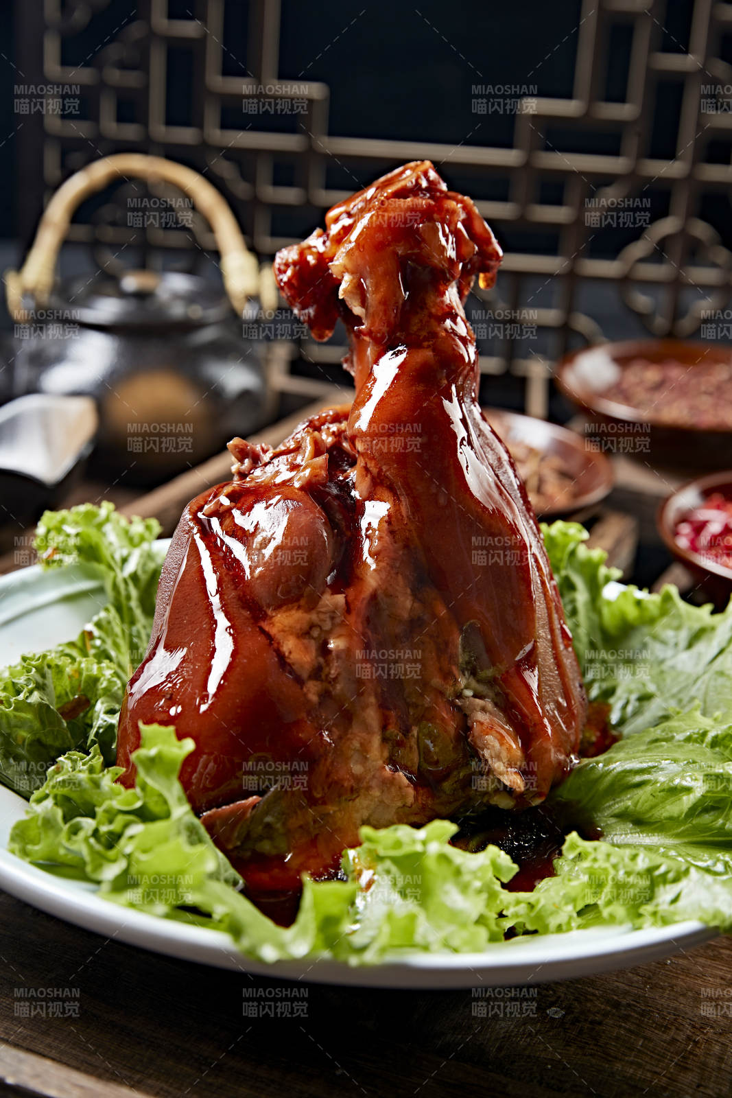 婚宴菜浇汁红焖肘子图片