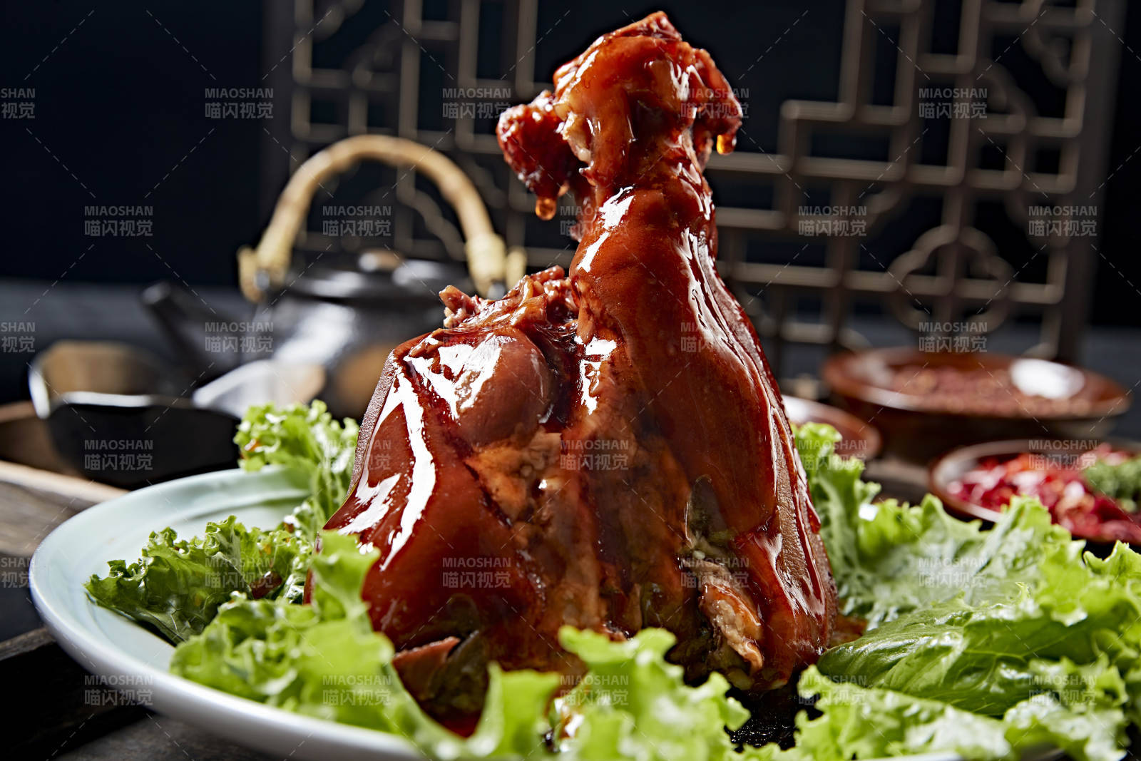 婚宴菜浇汁红焖肘子图片