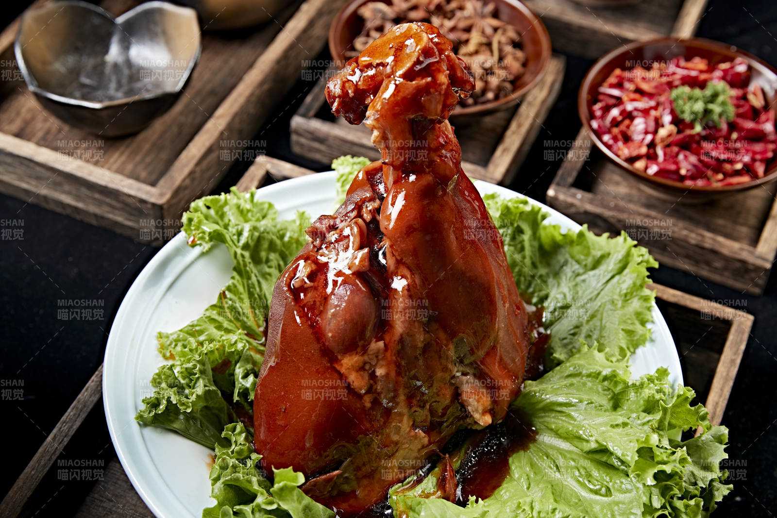 婚宴菜浇汁红焖肘子图片