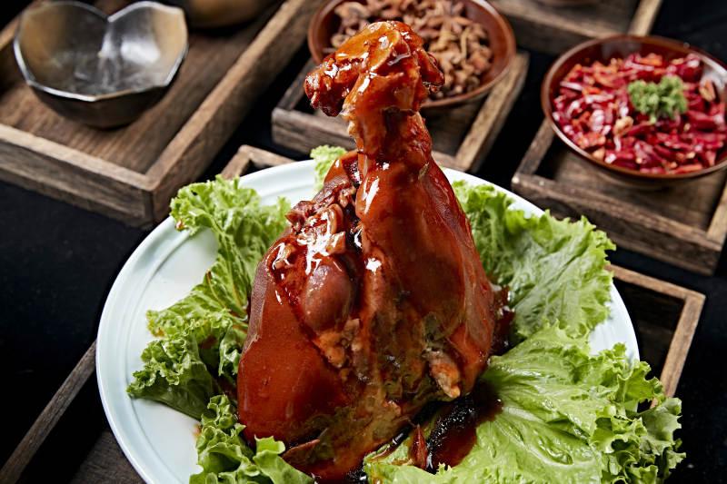 婚宴菜浇汁红焖肘子图片