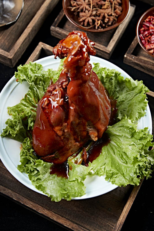 婚宴菜浇汁红焖肘子图片